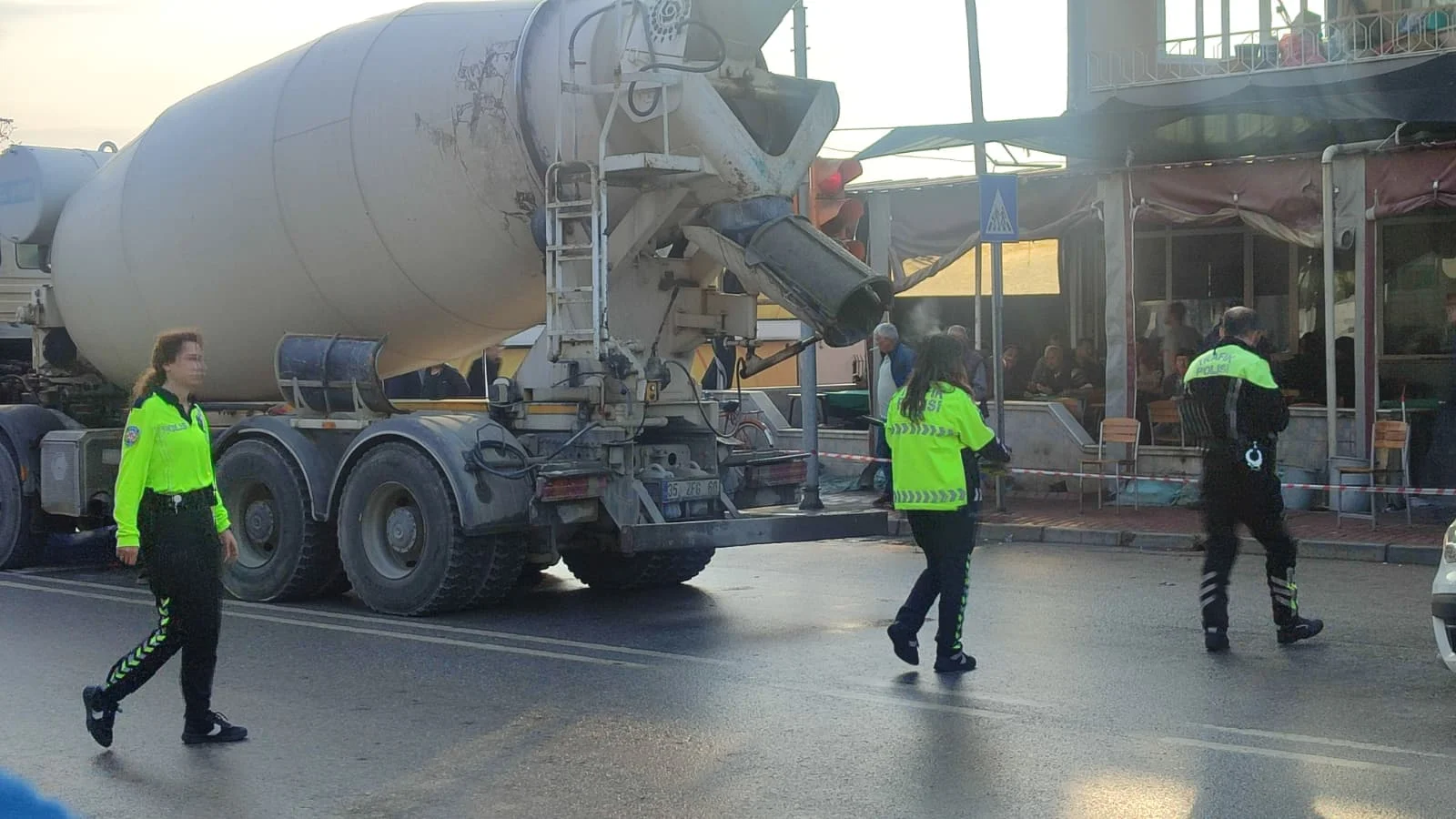 İzmir'de beton mikserinin çarptığı kadın öldü, torunu yaralandı