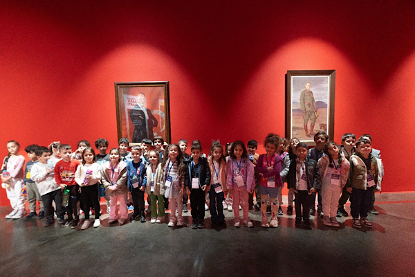 İzmir’de çocukların Cumhuriyet ve Atatürk temalı resimleri sergilendi