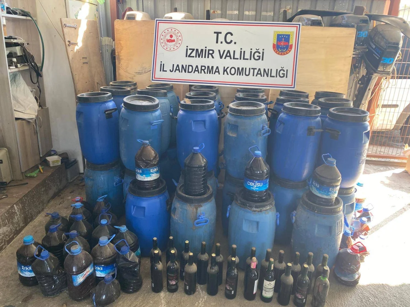 İzmir'de sahte içki operasyonunda bir çift gözaltına alındı