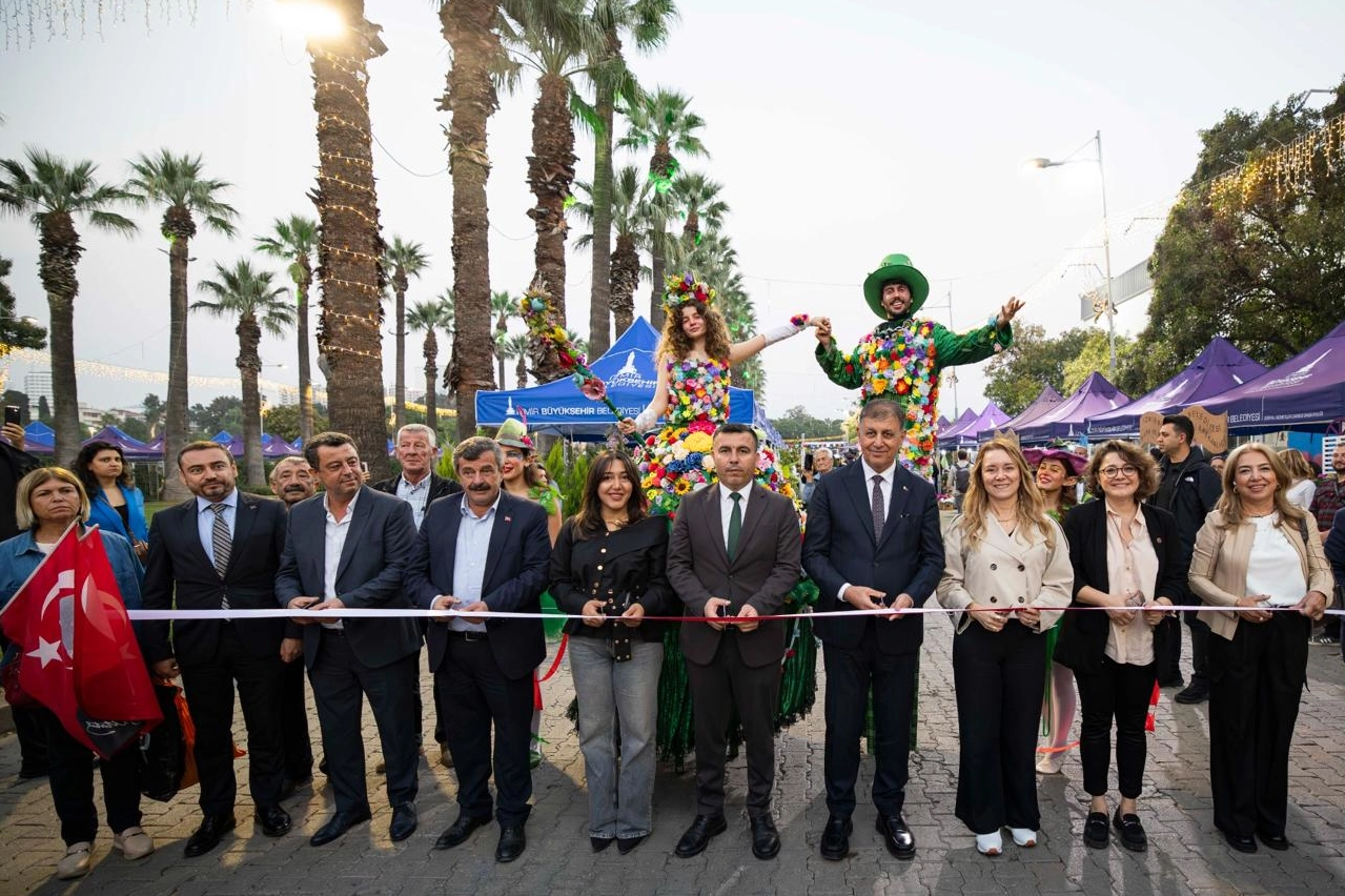 İzmir Kültürpark'ta rengarenk buluşma