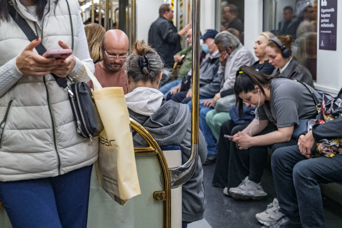 İzmir Metrosu’nda Artık Kesintisiz İnternet ve Telefon İmkanı