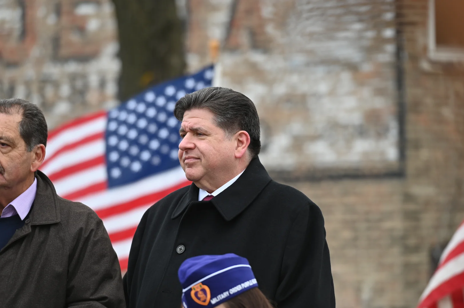 Illinois Valisi J.B. Pritzker, Little Village’deki Gaziler Günü toplantısına katıldı