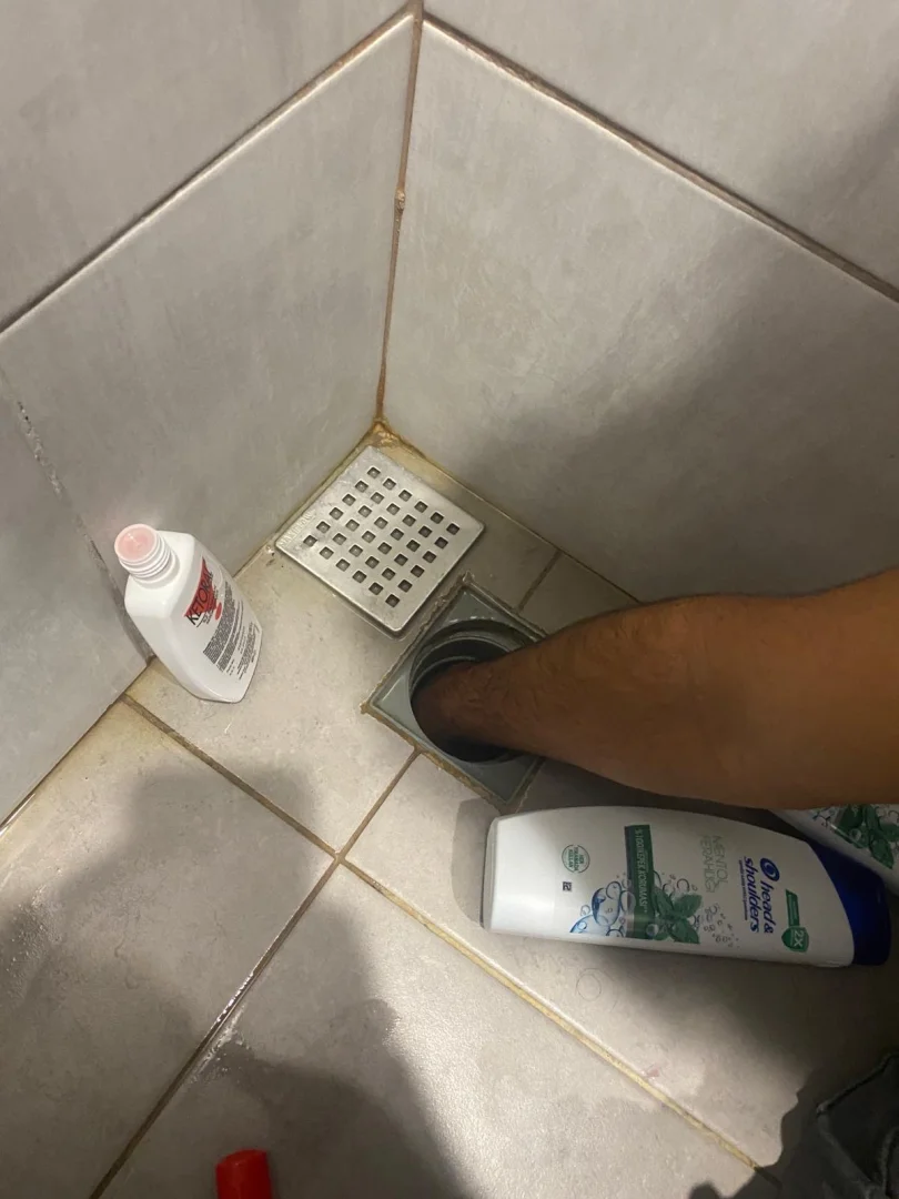 Isparta'da eli banyo giderine sıkışan kişiyi itfaiye kurtardı