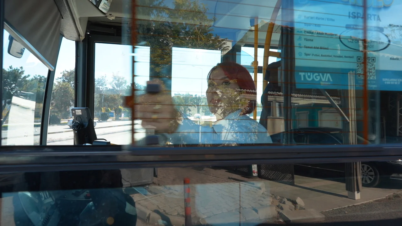 Isparta'da otobüs şoförü olan kadın çocukluk hayalini gerçekleştirdi