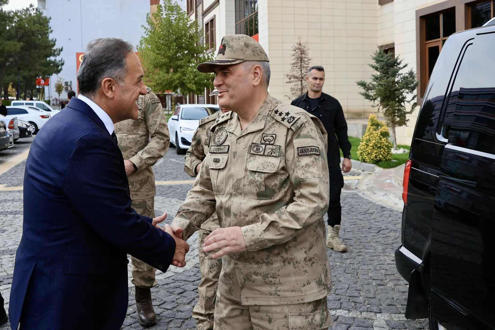 Jandarma Genel Komutanı Orgeneral Ali Çardakcı, Bingöl Valiliğini ziyaret etti