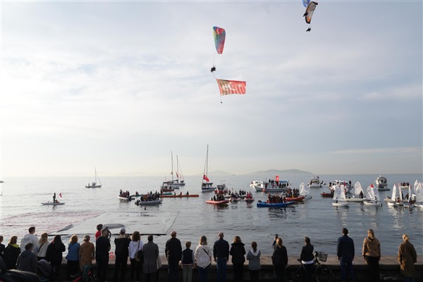 Kadıköy’de “Ata’ya Saygı Zinciri” oluşturuldu