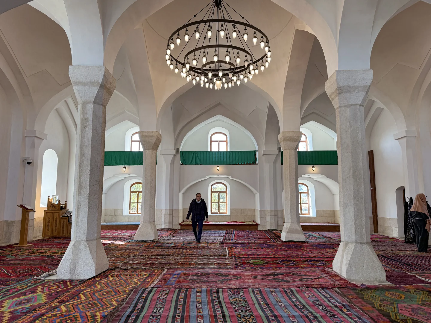 Karabağ'daki tarihi Cuma Mescidi işgalin sonlandırılmasının ardından onarılarak yeniden ibadete açıldı