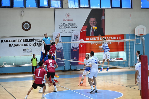 Karacabey Belediyespor Voleybol Takımı'ndan galibiyet