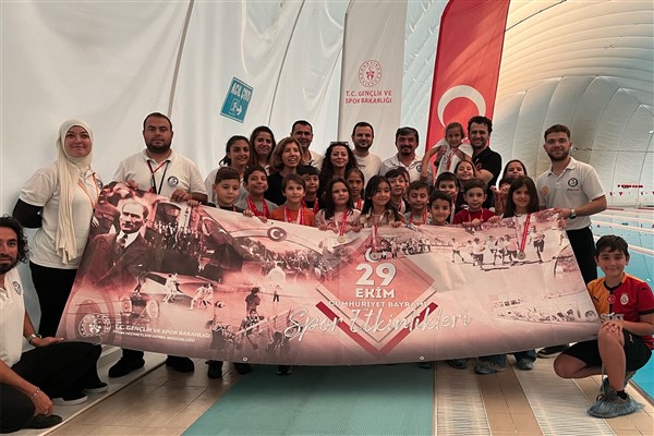 Karaman'da Cumhuriyet Kupası Yüzme İl Birinciliği müsabakaları düzenlendi