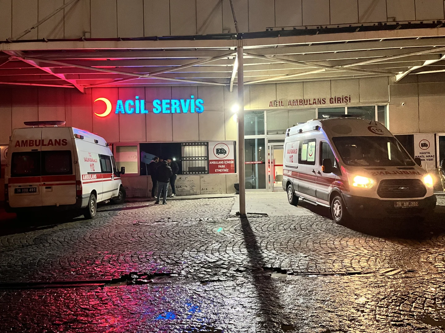 Kars'ta ördek avlayan baba kazaen vurduğu oğlunu öldürdü