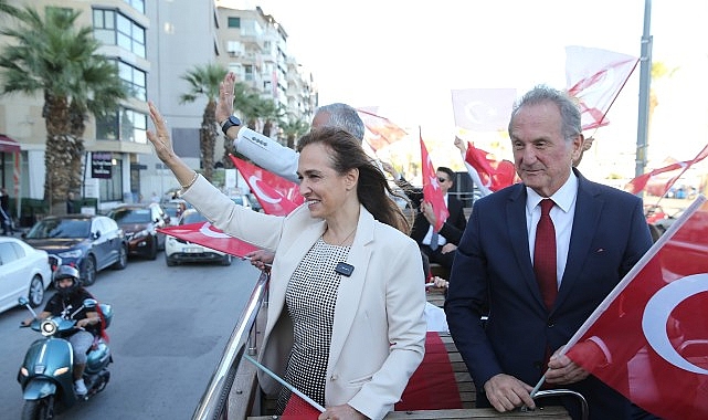 Karşıyaka, Cumhuriyet’in ışığında tek yürek oldu!