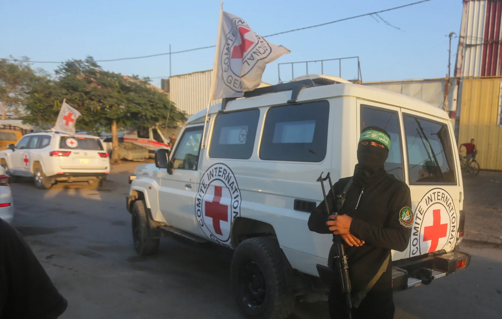 Kassam Tugayları, Gazze'deki 2 İsrailli esirin cesedini Kızılhaç'a teslim etti