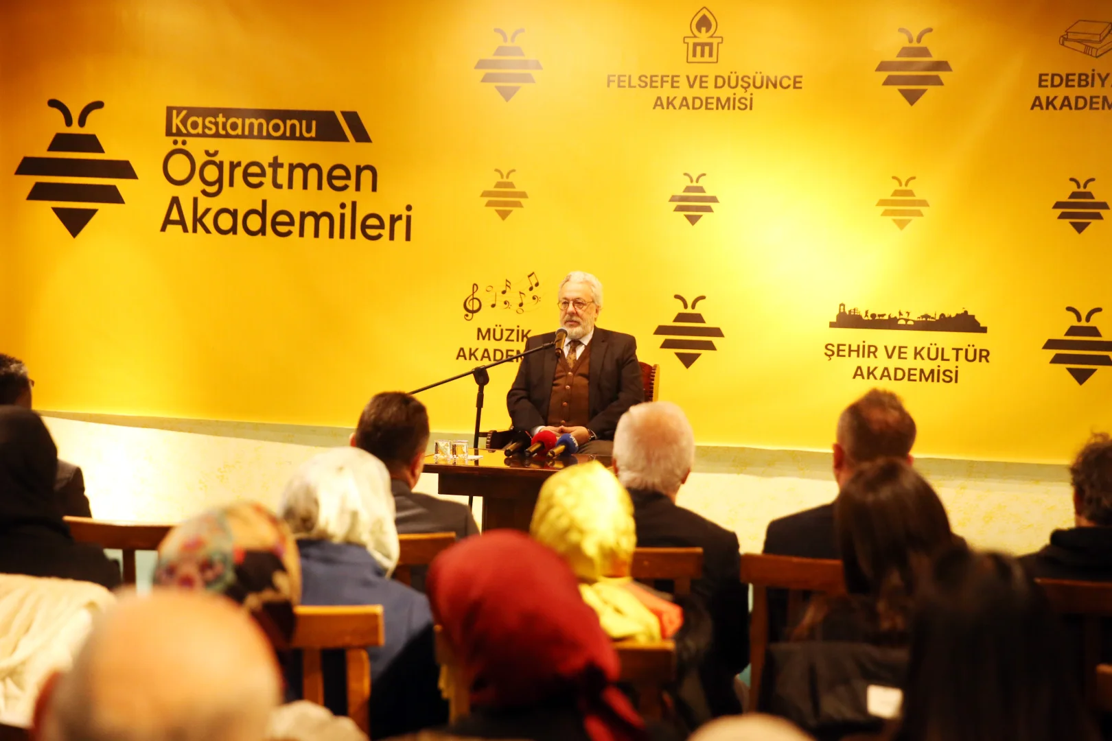 Kastamonu Öğretmen Akademileri IRCICA Genel Direktörü Kılıç'ın ilk dersi vermesiyle başladı