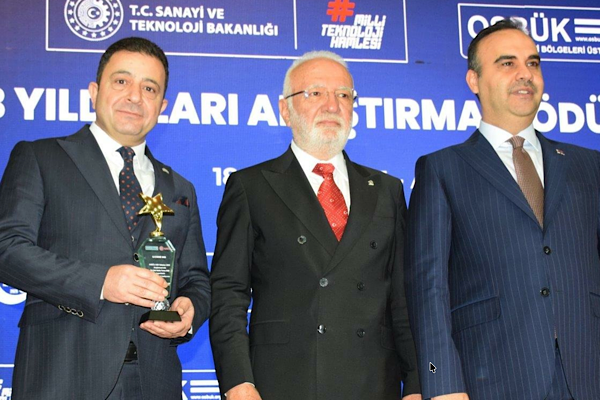 Kayseri OSB Başkanı Yalçın’a Sanayi ve Teknoloji Bakanı Kacır’dan ödül