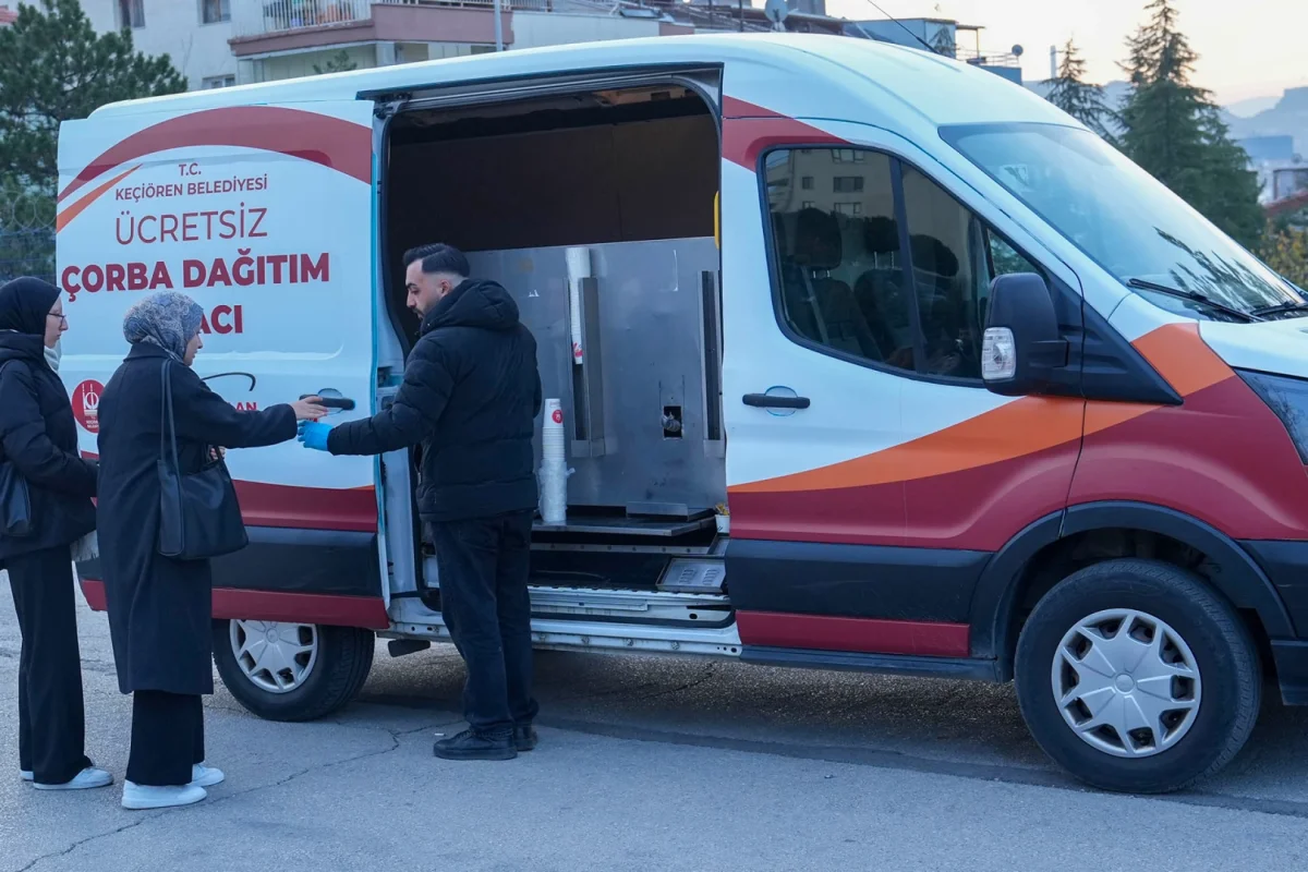 Keçiören’de Sabah Soğuğuna Sıcak Çorba İkramı