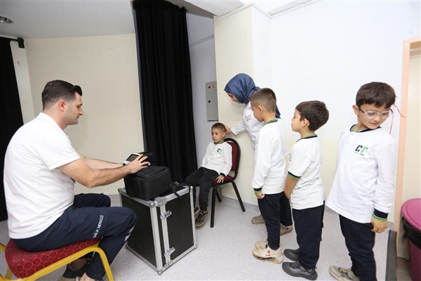 Kepez Belediyesi'nden öğrencilere yönelik göz sağlığı taraması