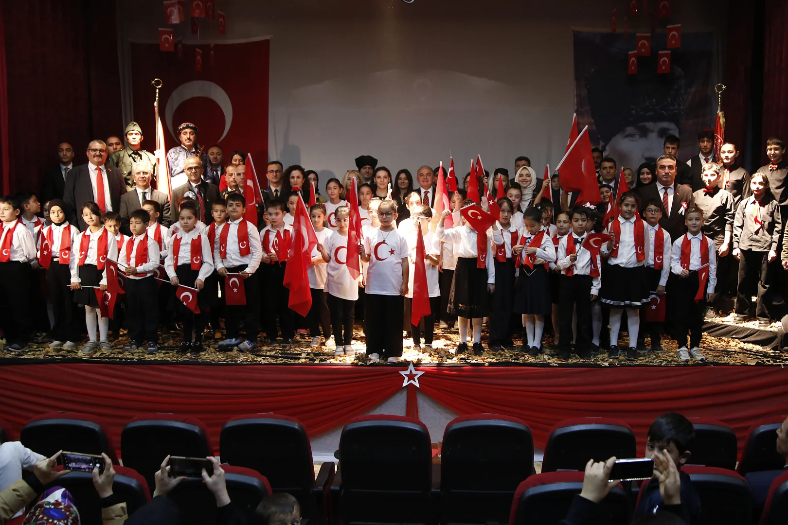 Kırgızistan'da Türkiye Cumhuriyeti'nin 102. yılı kutlandı