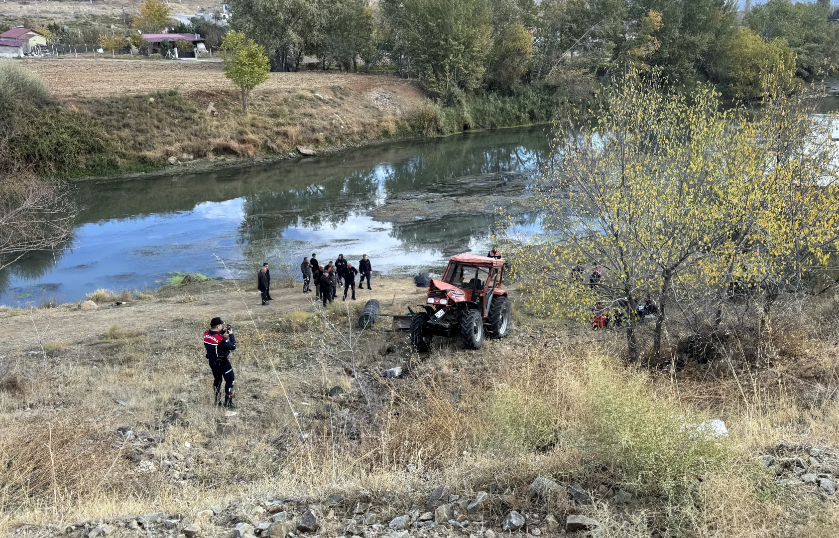 Kırıkkale'de uçuruma devrilen traktörün sürücüsü öldü