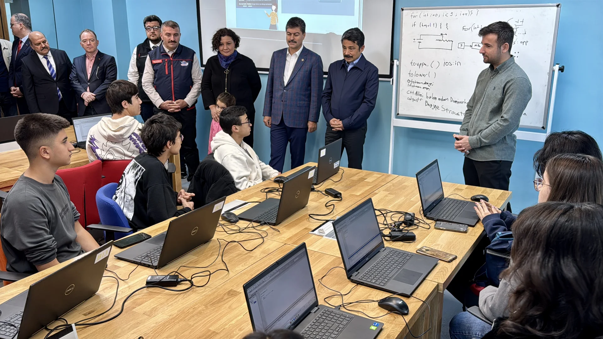 Kırşehir'de DENEYAP Teknoloji Atölyelerinden 51 öğrenci mezun oldu