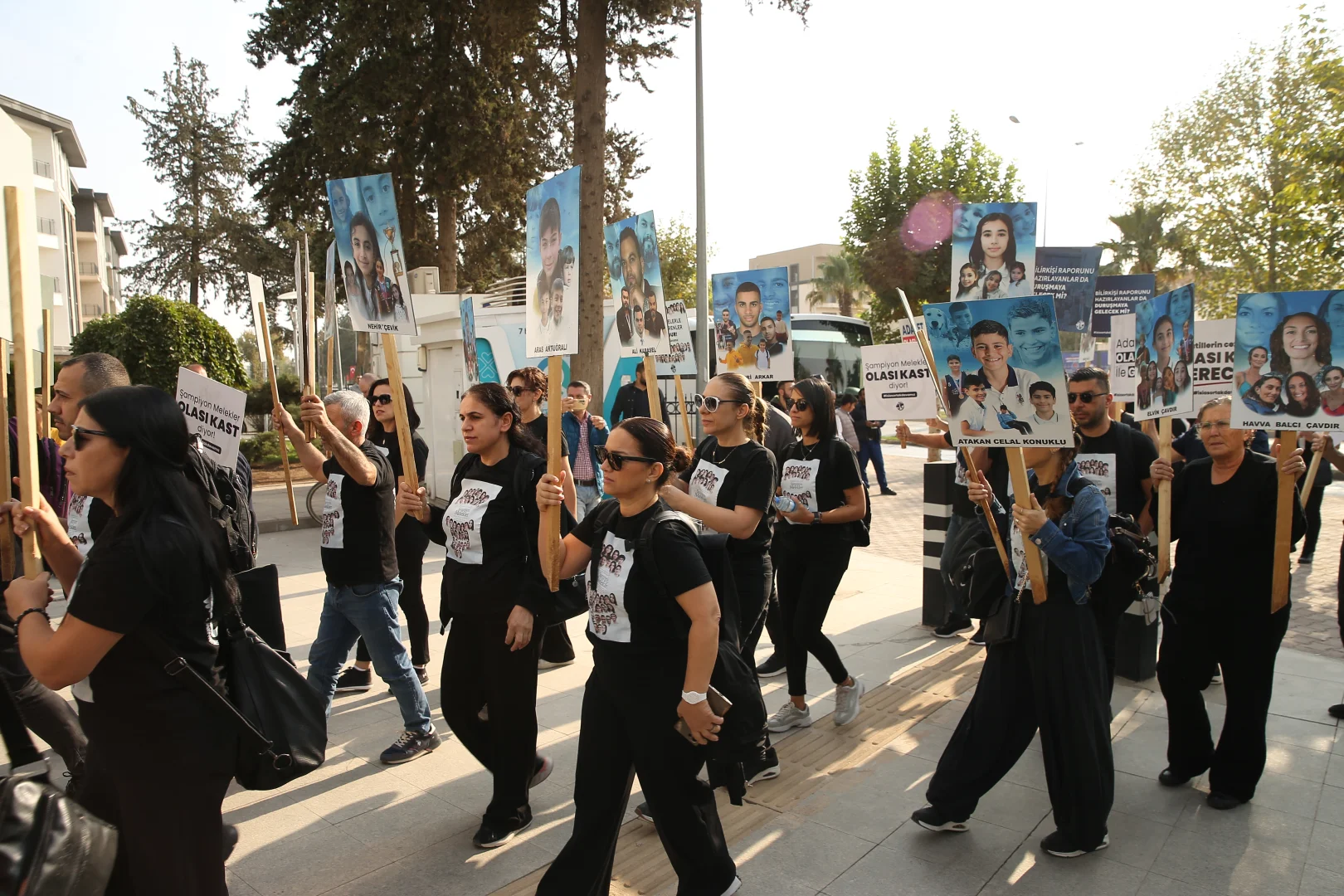 KKTC Başbakanı Üstel, Adıyaman'da Grand İsias Hotel'in depremde yıkılmasına ilişkin duruşmaya katıldı