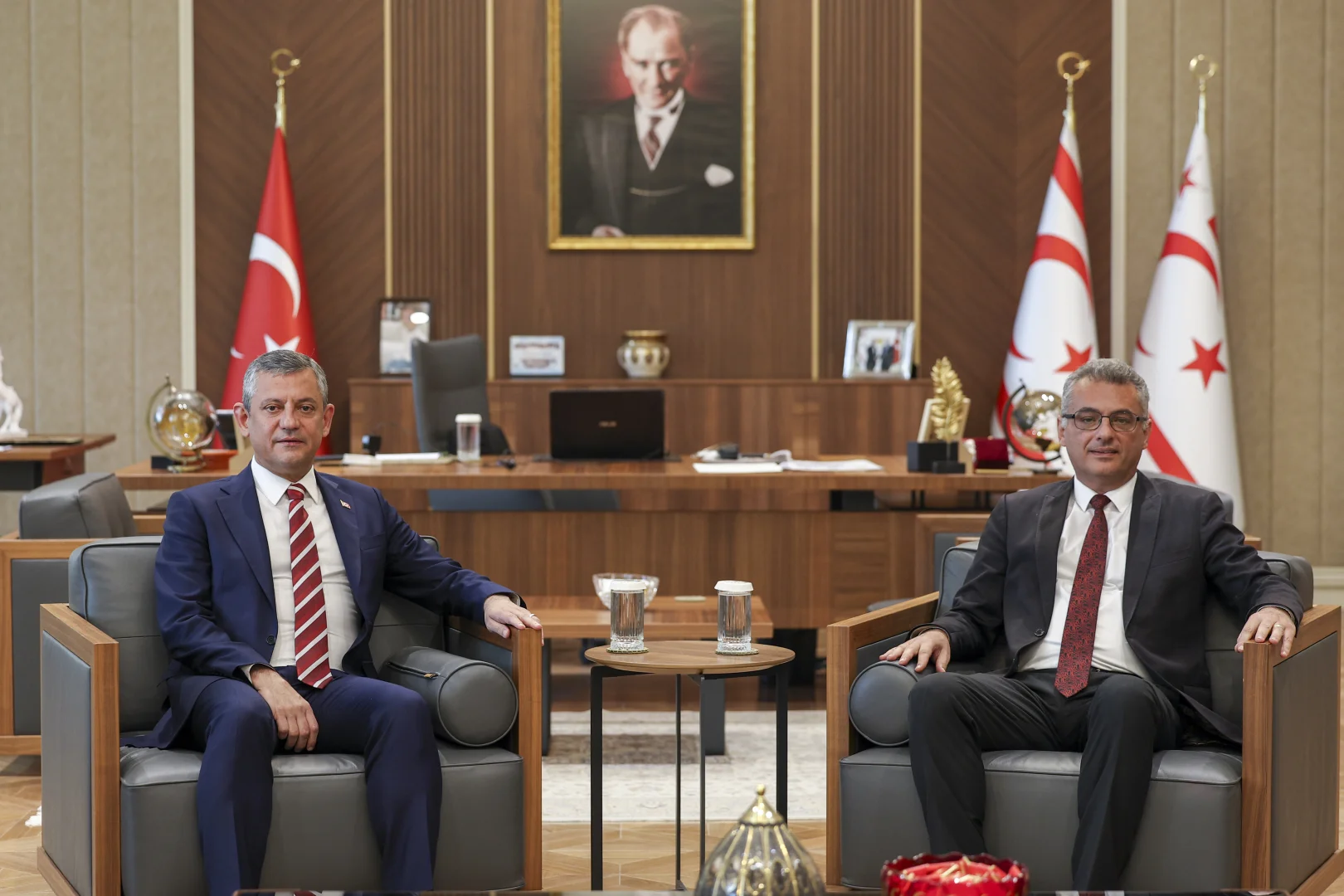 KKTC Cumhurbaşkanı Erhürman, CHP Genel Başkanı Özel'i kabul etti