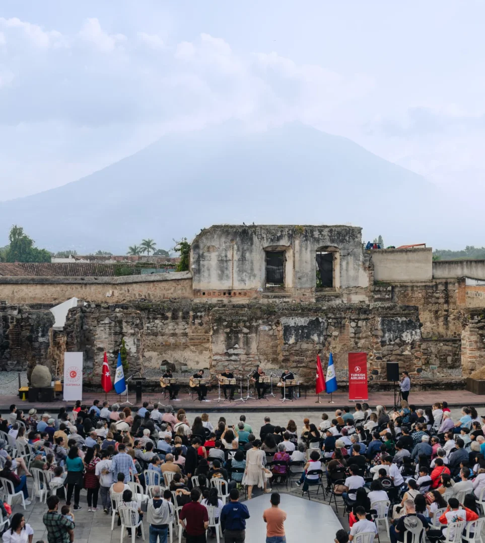Klasik Türk müziği topluluğu "Alla Turca Ornamenti" Guatemala'da konser verdi