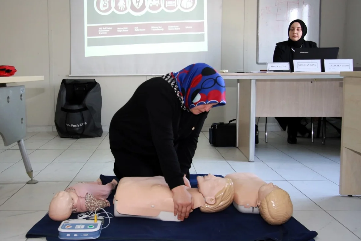 Kocaeli Büyükşehir, Personeline Hayat Kurtaran Eğitim Veriyor