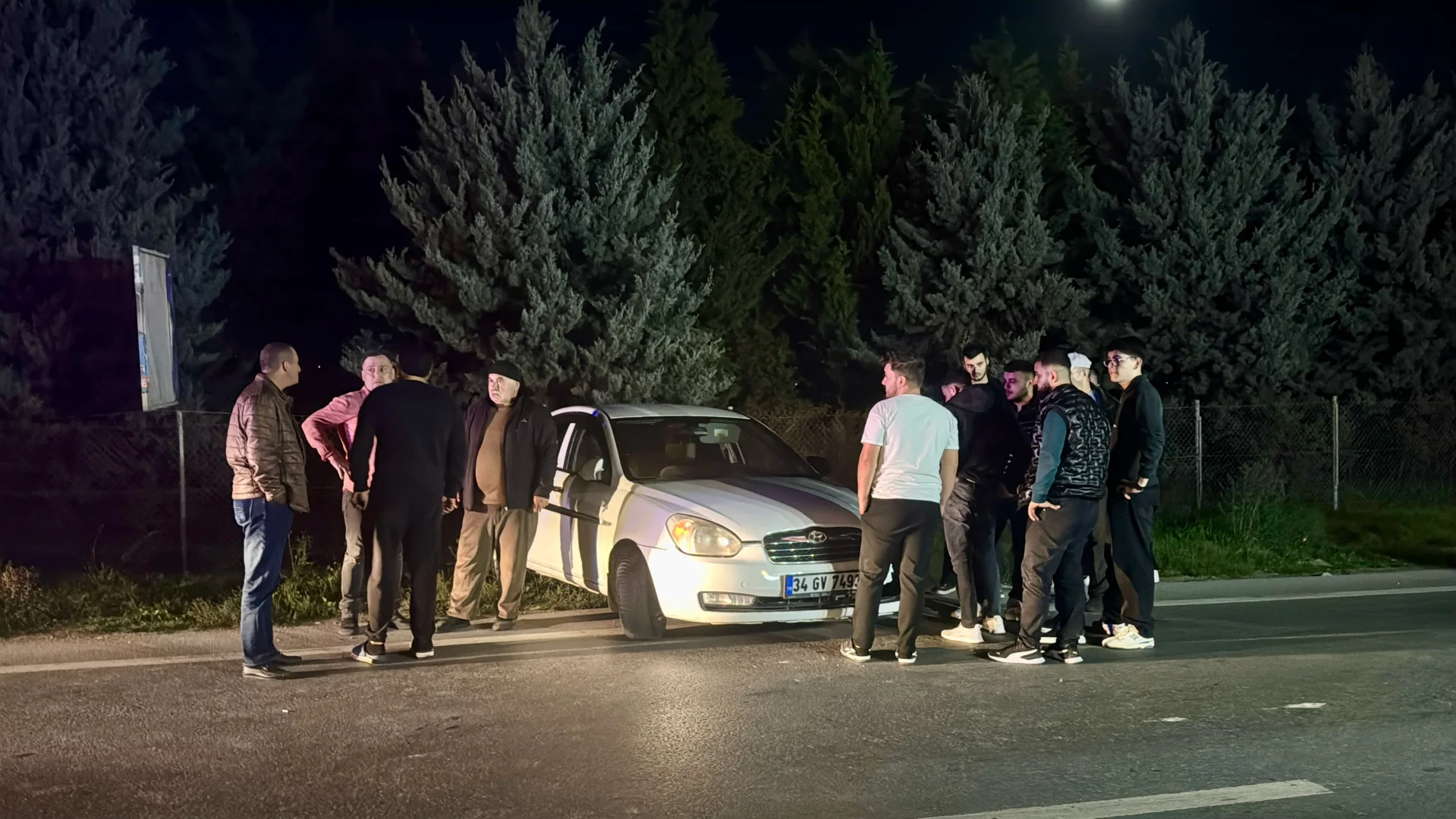 Kocaeli'de işçi servisi ile otomobilin çarpıştığı kazada 8 kişi yaralandı