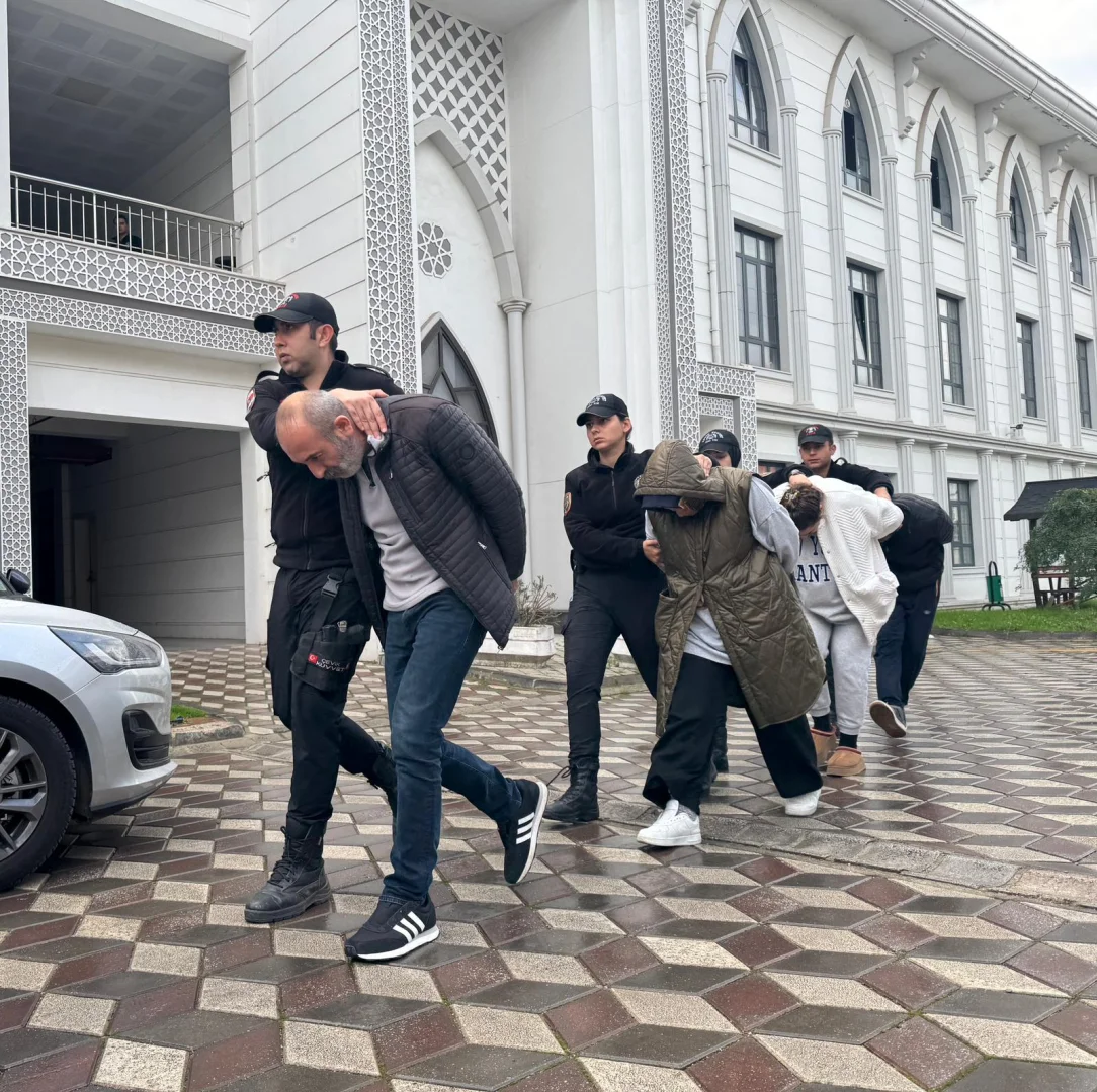 Kocaeli'deki fabrika yangınına ilişkin gözaltına alınan 11 zanlı adliyeye sevk edildi