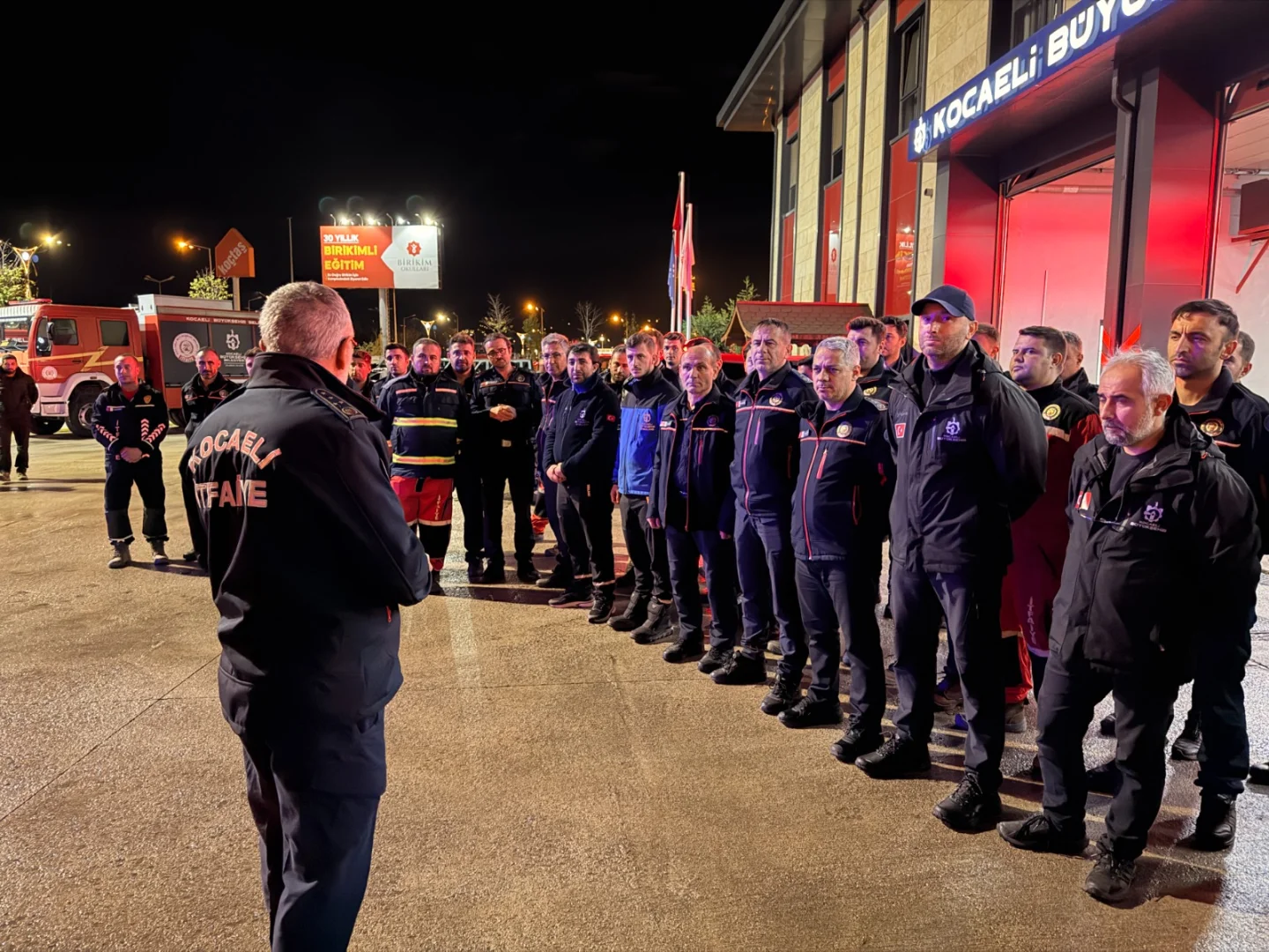 Kocaeli'den deprem bölgesine arama-kurtarma ve insani yardım ekipleri gönderildi