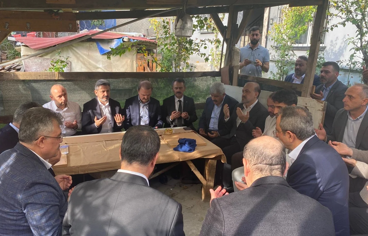 Kocaeli Valisi Aktaş'tan fabrika yangınında ölen işçilerin ailelerine ziyaret