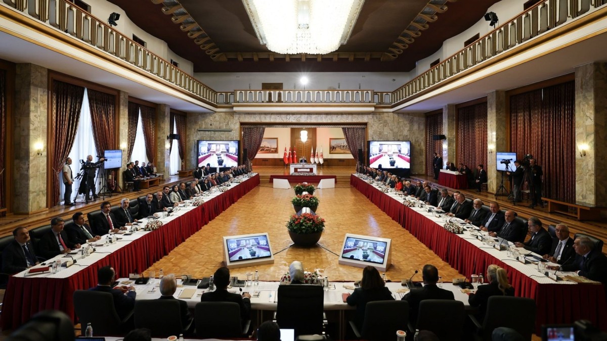 Komisyondan Oy Çokluğuyla ‘İmralı’ Kararı: Siyasi Partilerden Peş Peşe Açıklamalar