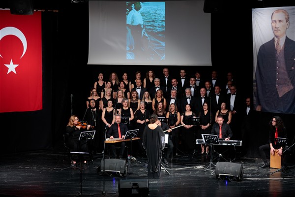 Konak’ta şarkılar Atatürk için söylendi