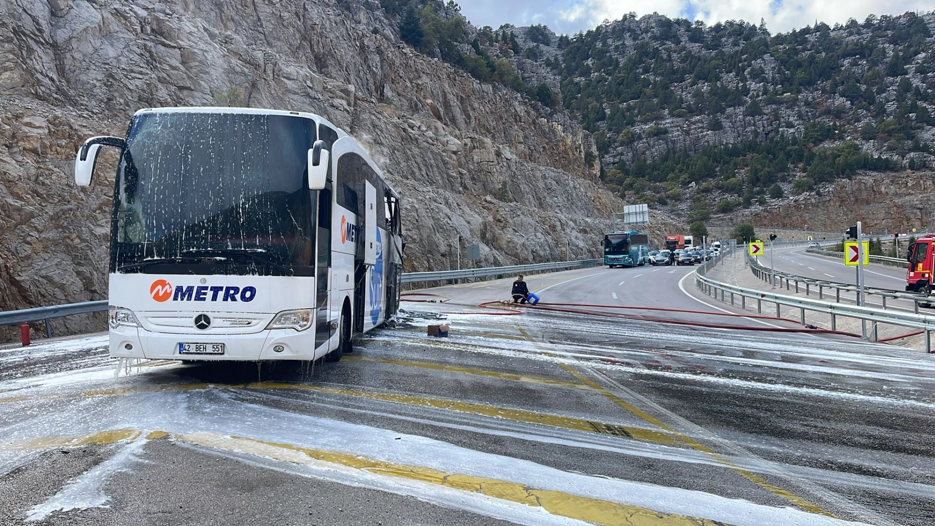 Konya'da yangın çıkan yolcu otobüsü kullanılamaz hale geldi