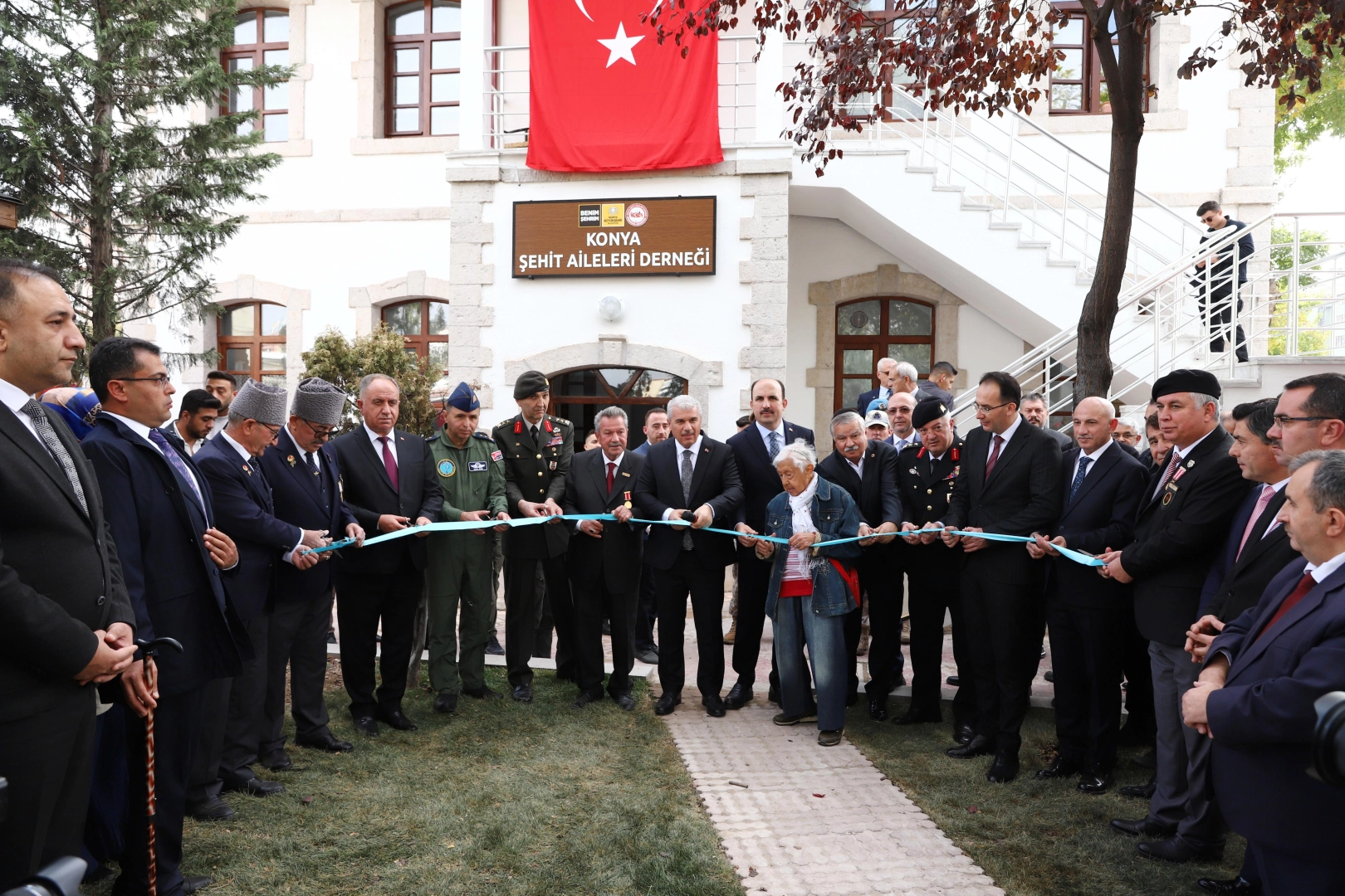 Konya'da yenilenen Şehit Aileleri Derneği binası açıldı