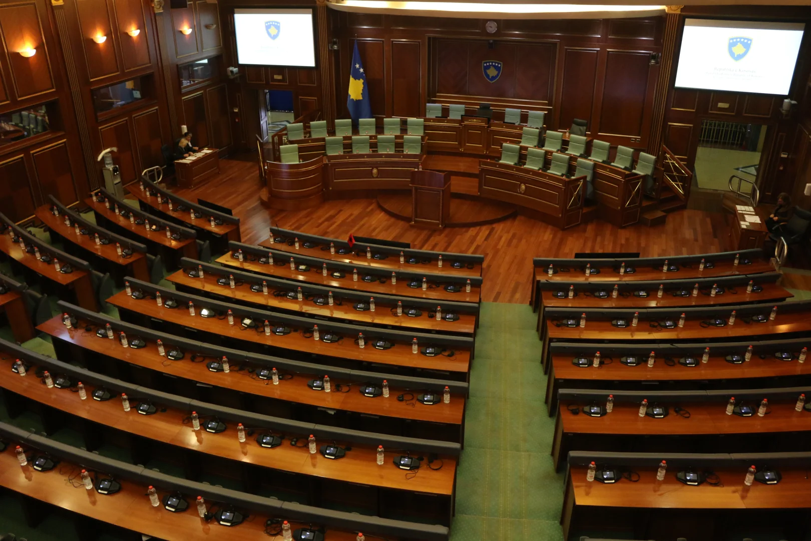 Kosova'da Albin Kurti'nin başkanlığındaki yeni hükümet meclisten güvenoyu alamadı