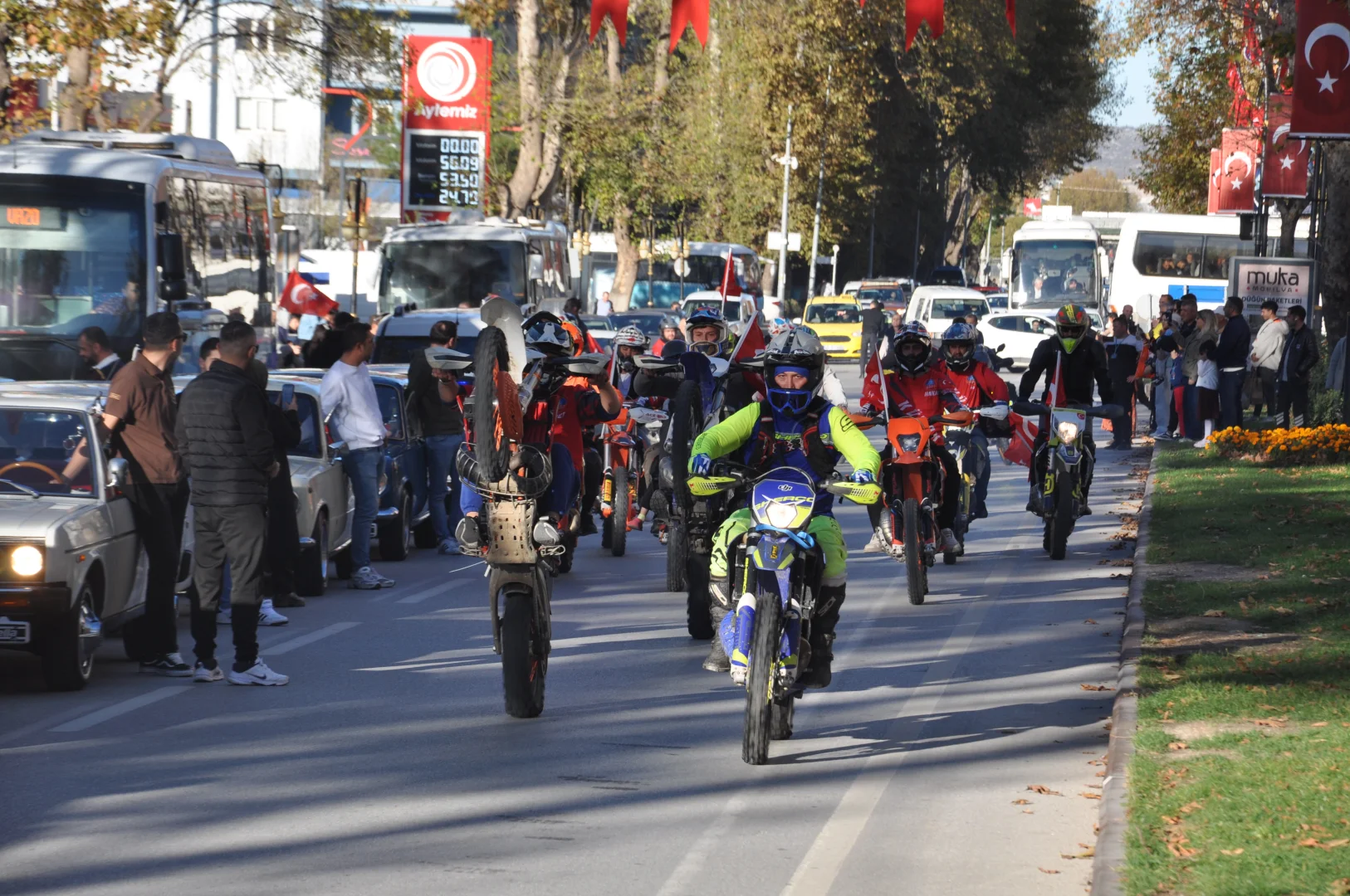 Kütahya'da motosikletlilerden "Cumhuriyet Korteji"