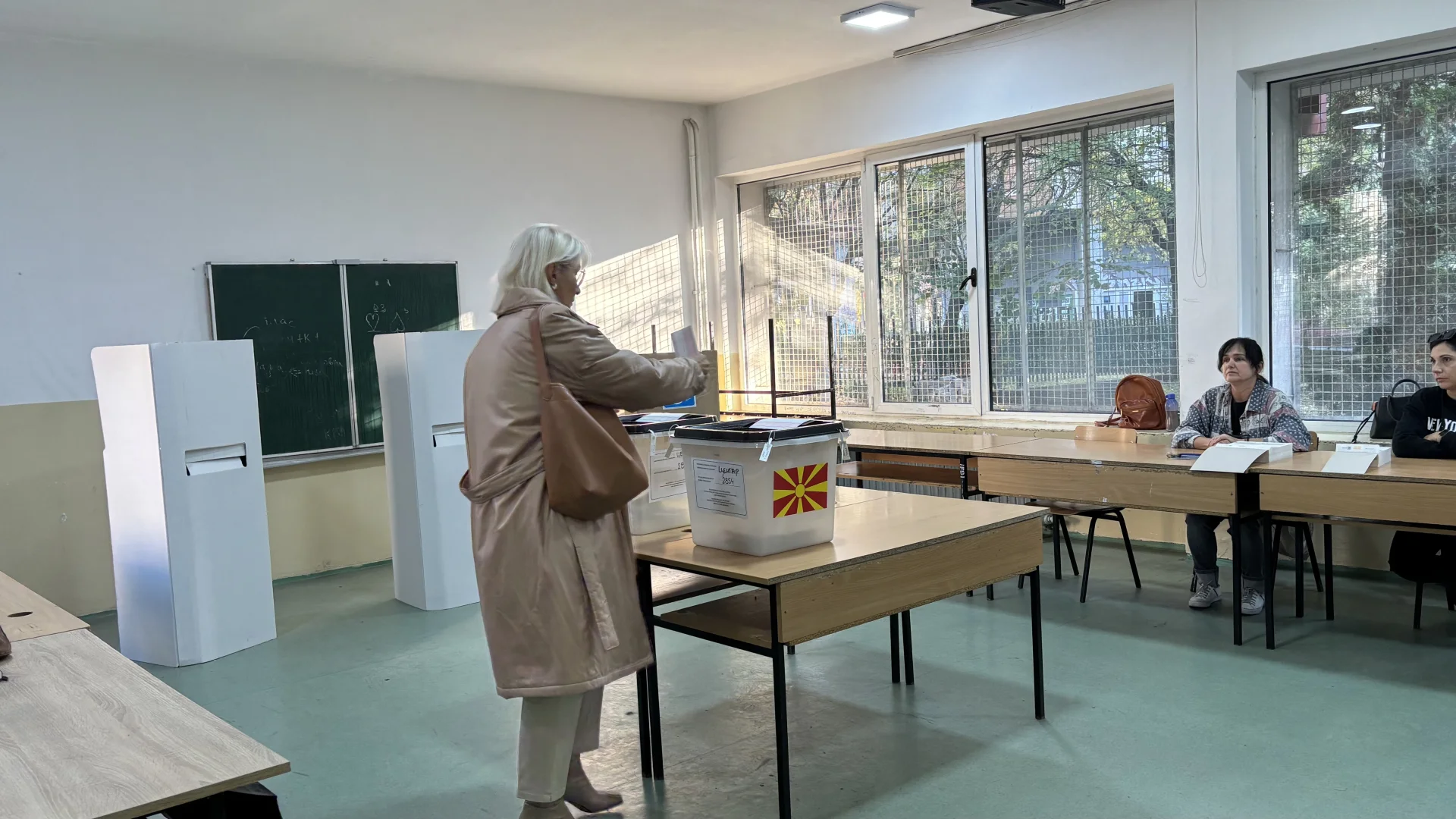 Kuzey Makedonya'da halk, yerel seçimin ikinci turu için sandık başında