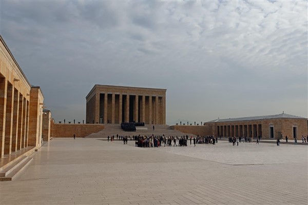 Maltepe Belediyesi, vatandaşları Anıtkabir'e götürüyor