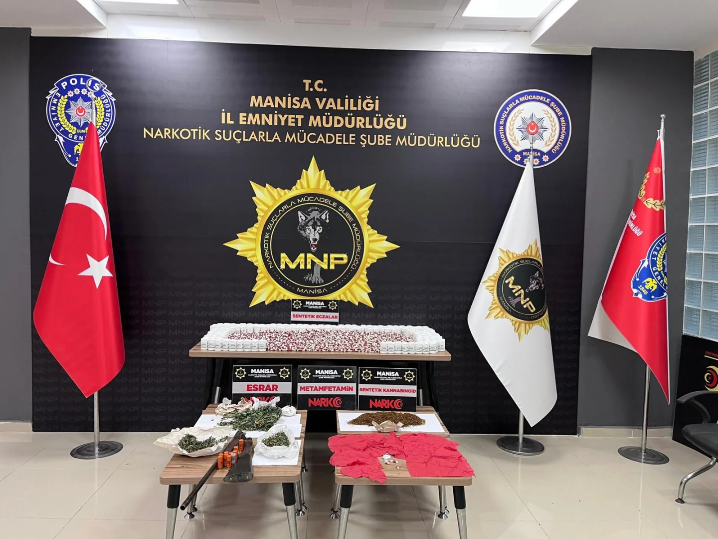 Manisa'da uyuşturucu operasyonunda yakalanan 14 şüpheli tutuklandı