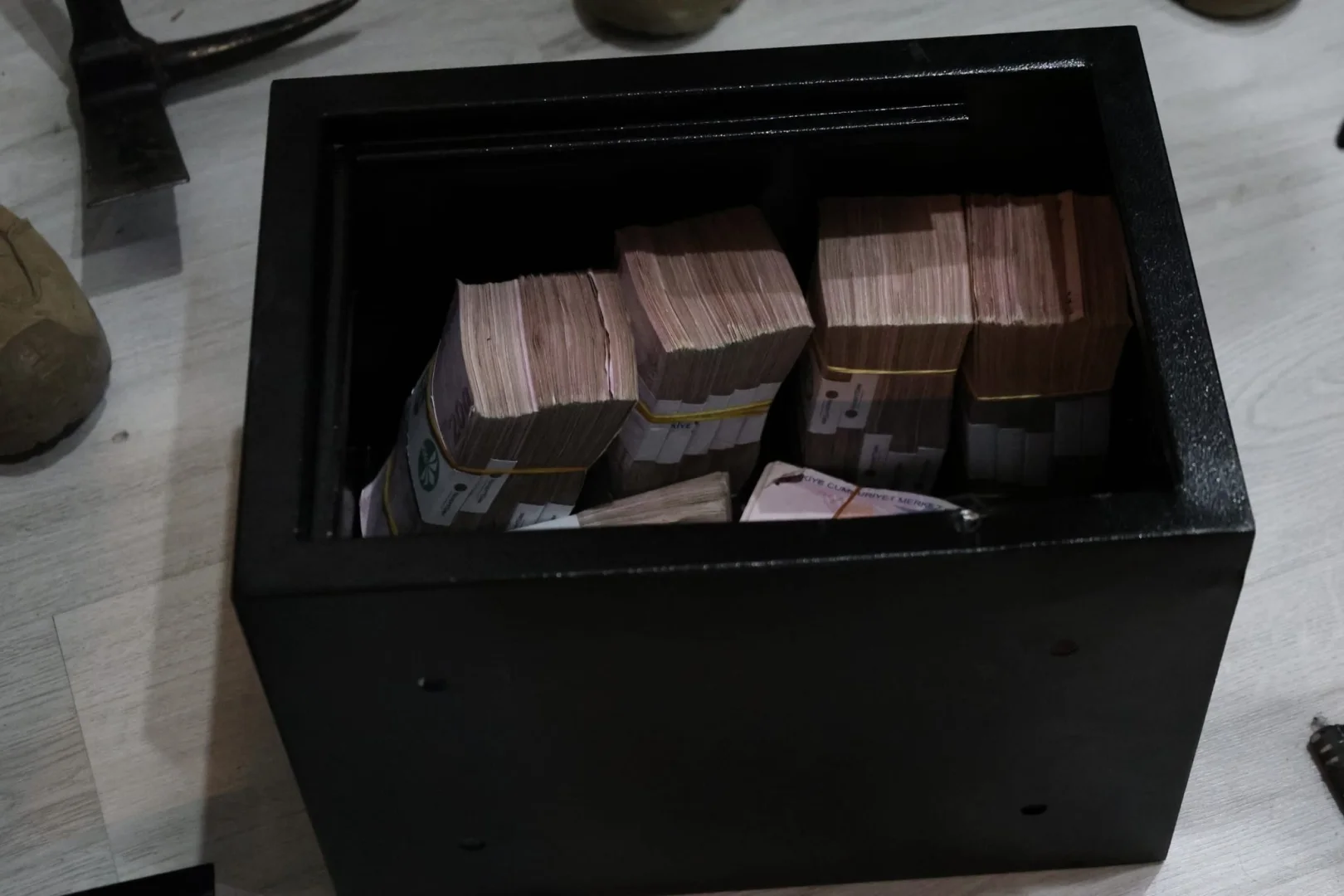 Mersin'de futbol kulübü adına loca satışıyla dolandırıcılık yapan 5 zanlı tutuklandı