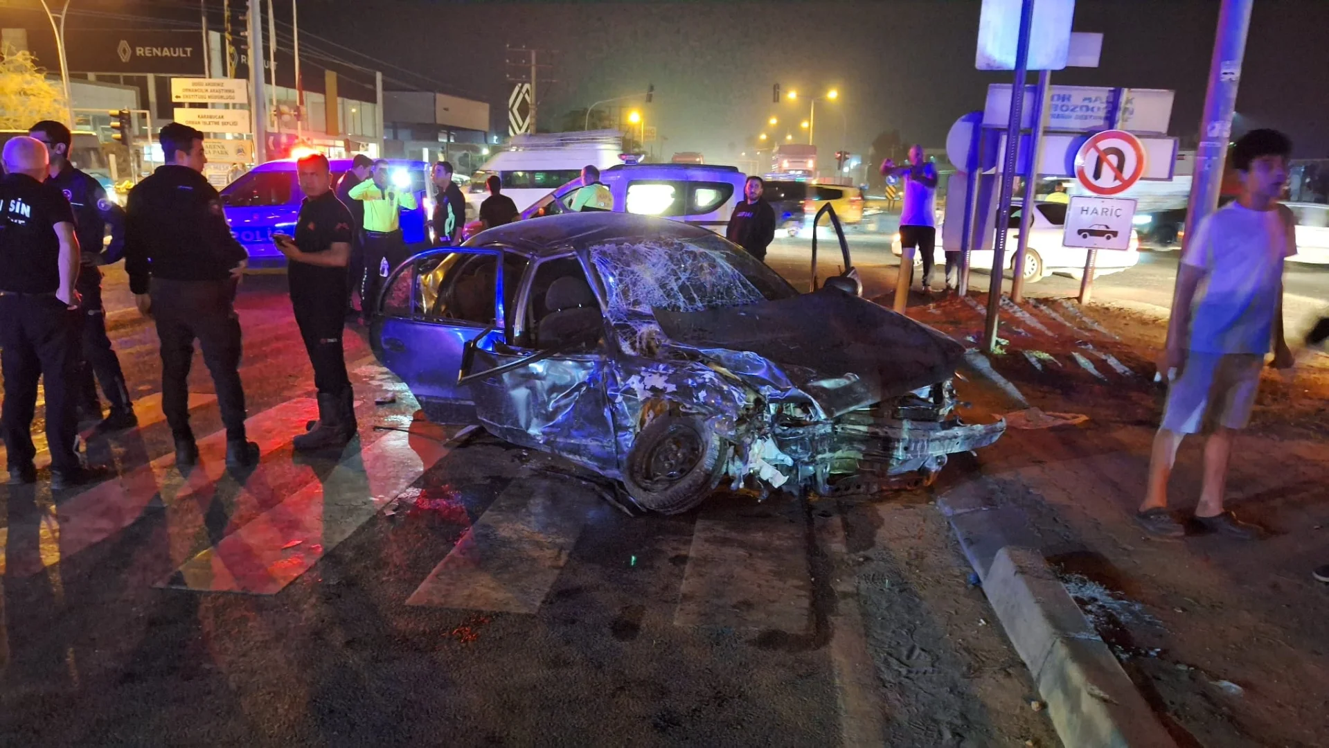 Mersin'de minibüs ile otomobilin çarpıştığı kazada 11 kişi yaralandı