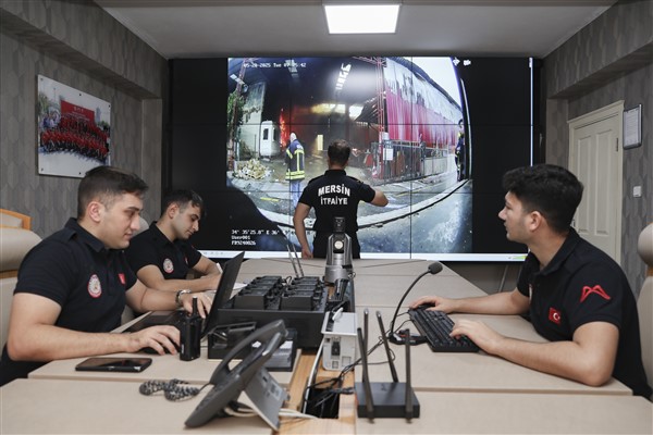 Mersin'de "uzaktan izleme" sistemi ile ekiplerin hareketleri izleniyor