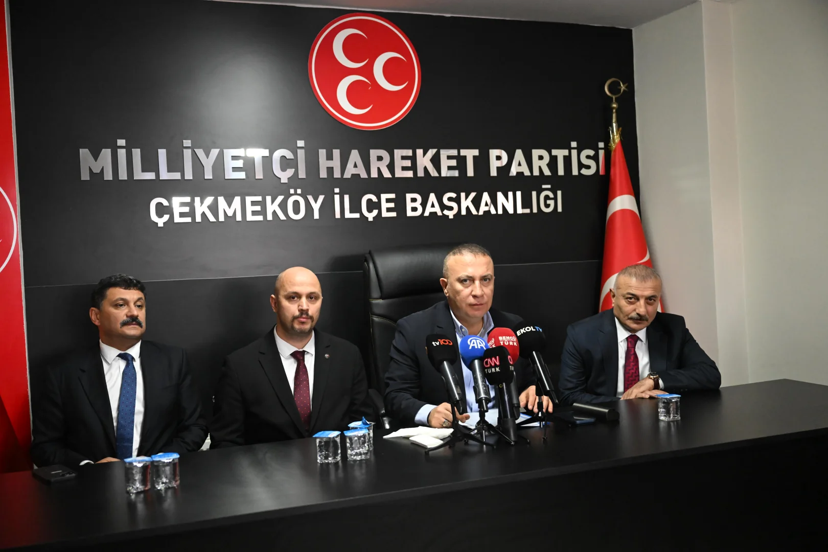 MHP Genel Başkan Yardımcısı Yönter, partisinin Çekmeköy İlçe Başkanlığını ziyaret etti