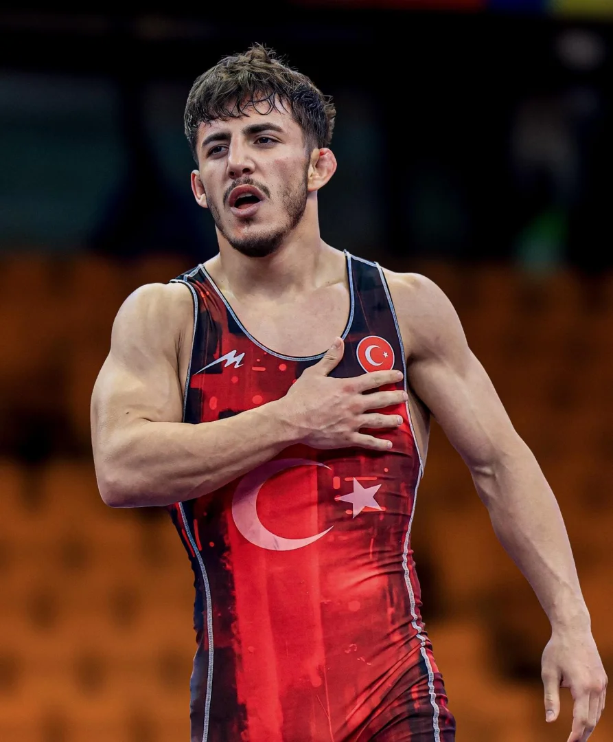Milli güreşçi Tolga Özbek'ten 23 Yaş Altı Dünya Şampiyonası'nda bronz madalya