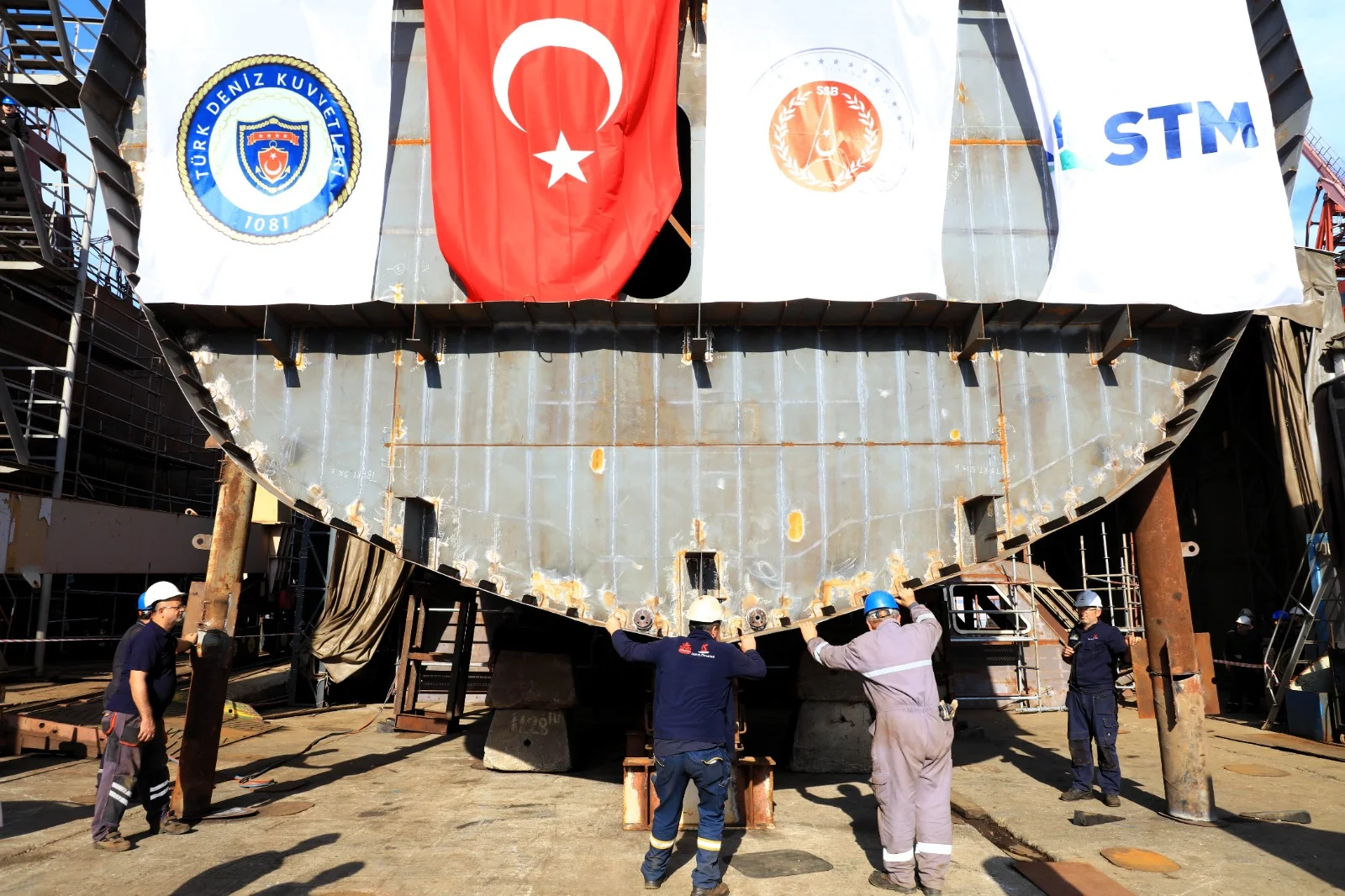 Milli Hücumbot'un ilk bloku kızağa alındı