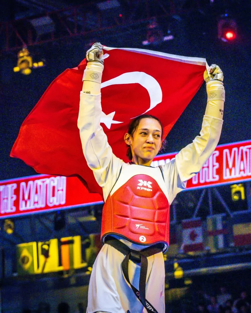 Milli tekvandocu Emine Göğebakan, dünya şampiyonu oldu