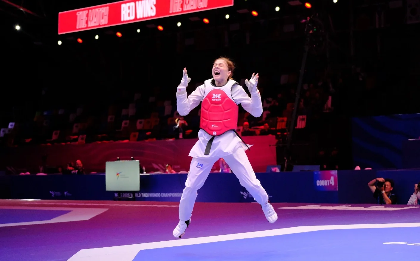 Milli tekvandocu Merve Dinçel Kavurat üst üste ikinci kez dünya şampiyonu