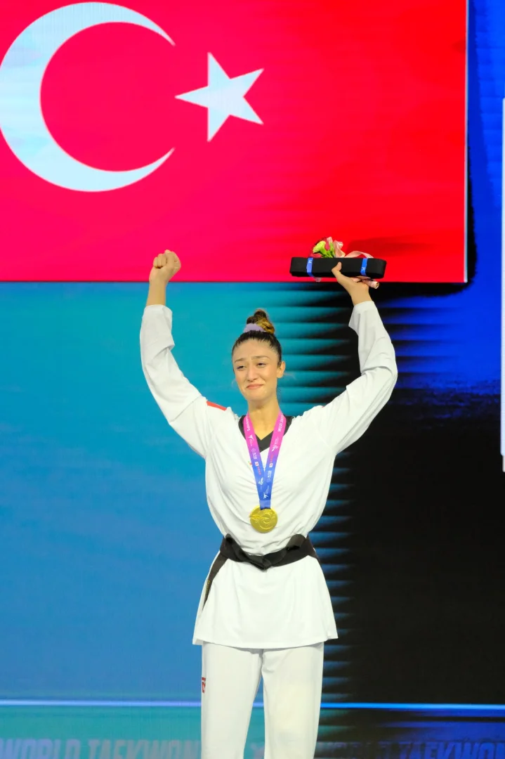 Milli tekvandocu Nafia Kuş Aydın, peş peşe 2. dünya şampiyonluğuna ulaştı