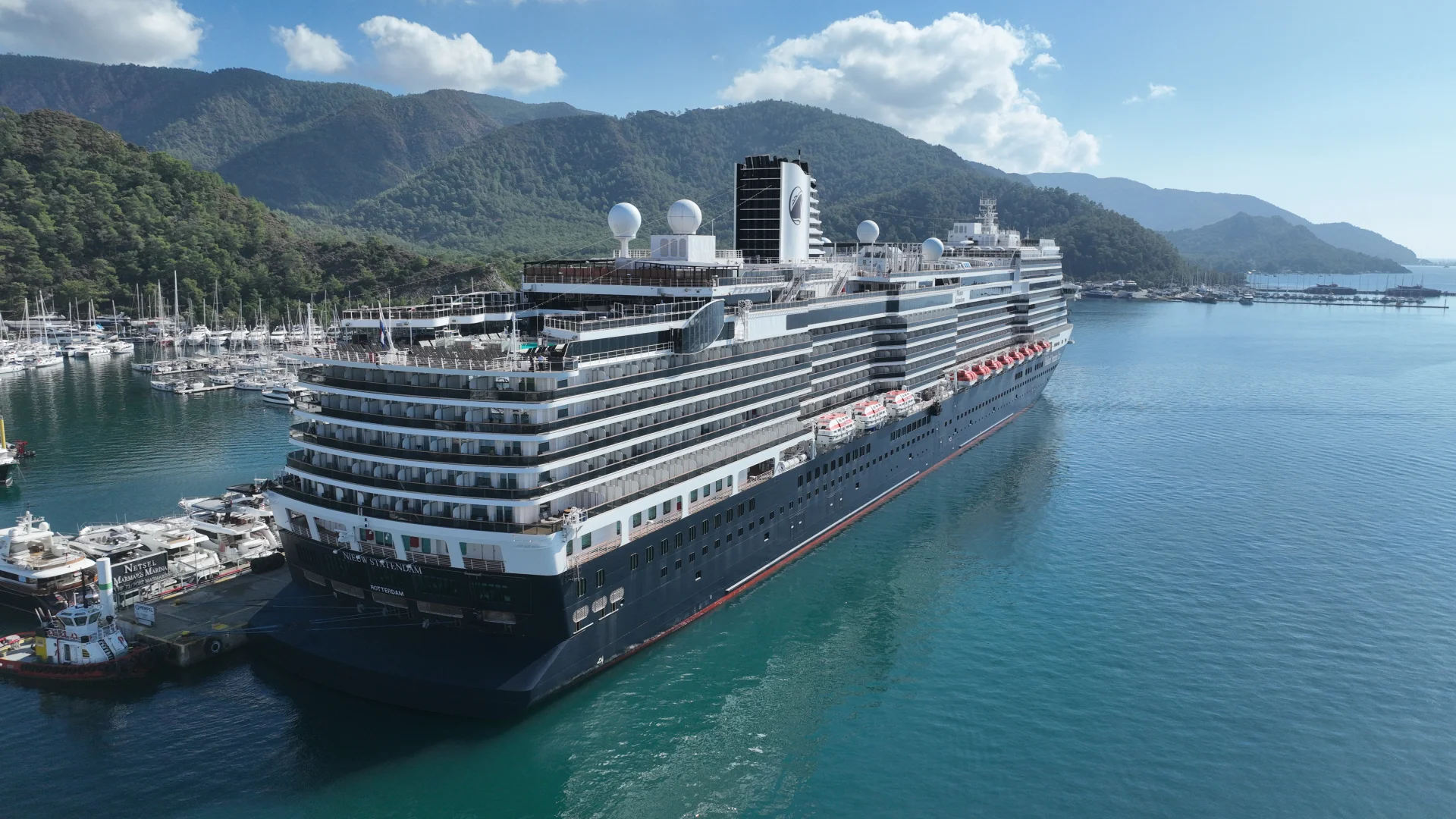 "MS Nieuw Statendam" kruvaziyeri Marmaris'e 2 bin 594 turist getirdi